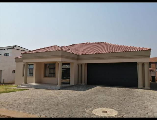 3 BEDROOM HOUSE FOR SALE IN THE ORCHARDS
